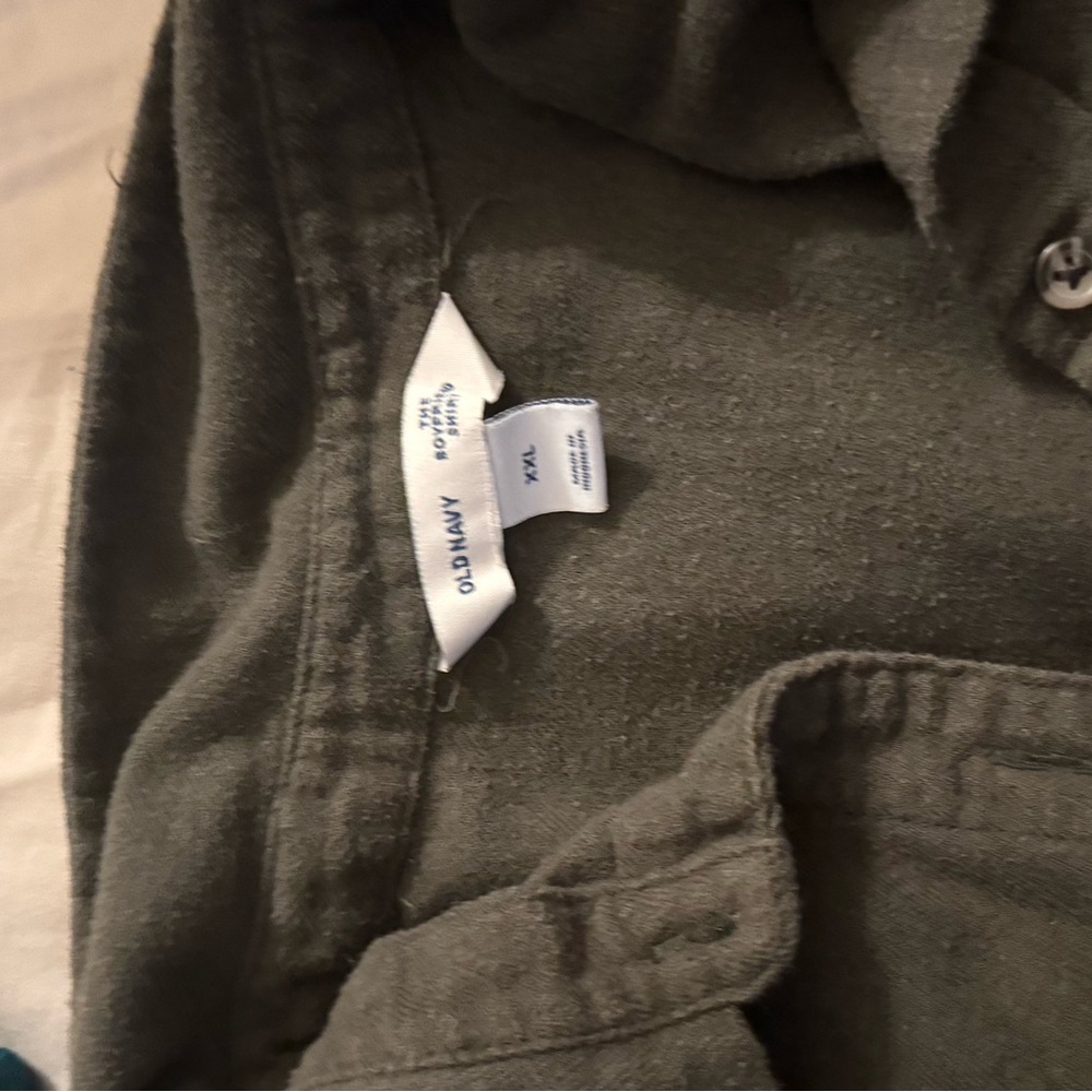 Old Navy Women's Olive Button-Down Shirt - Picture 4 of 7